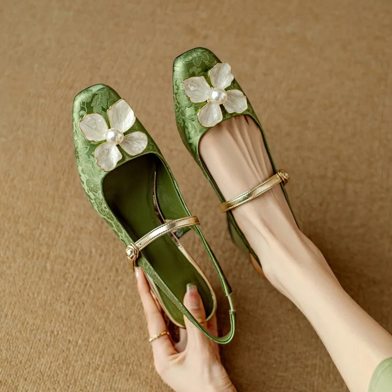 Matylda – Eleganckie damskie buty z kwiatowym detalem